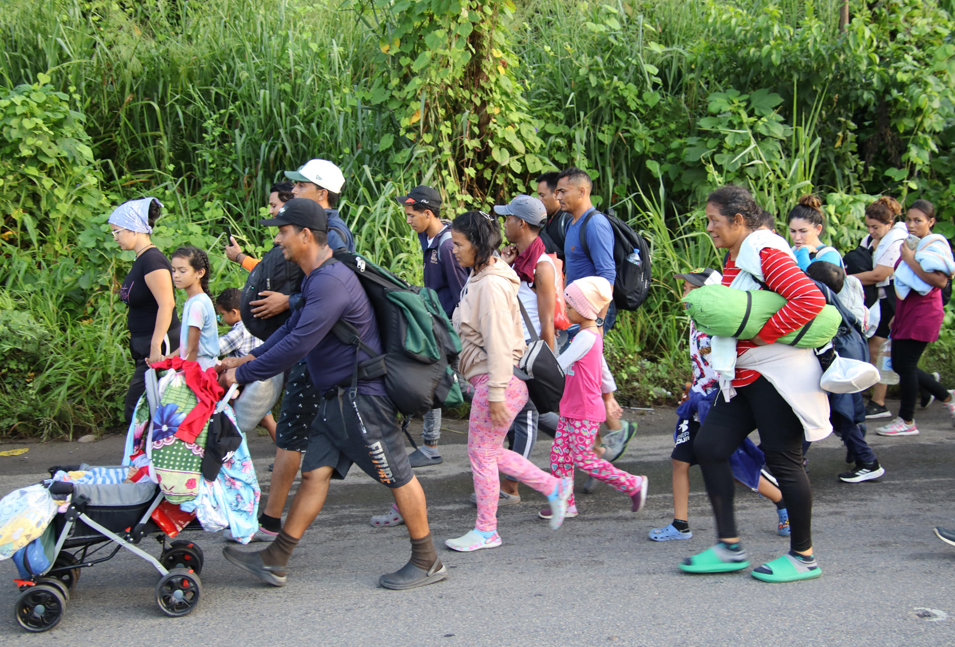 Migrantes deportados buscan regularizarse en México y vivir cerca de EE UU