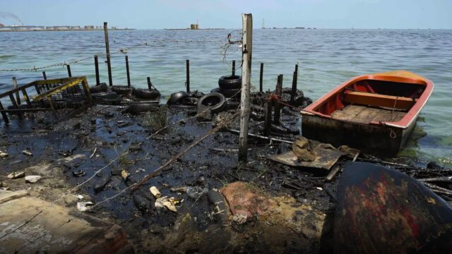 Pescadores de Falcón se movilizan a la frontera con Aruba para trabajar debido a derrames petroleros