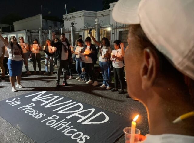 "Solo queríamos rezar": Policías obstaculizaron vigilia de oración frente a cárcel de Tocuyito