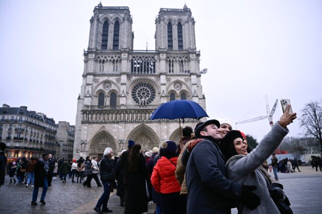 Notre Dame de París celebra sus primeras misas navideñas desde el incendio de 2019