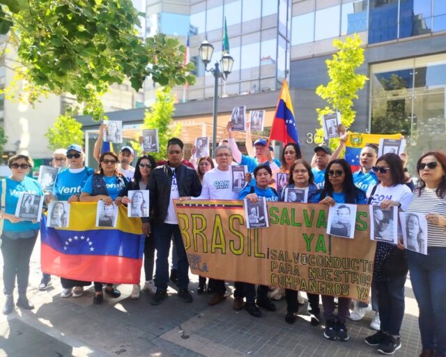 19 días bajo asedio: diáspora venezolana exige el cese del hostigamiento a opositores en la Embajada de Argentina en Caracas