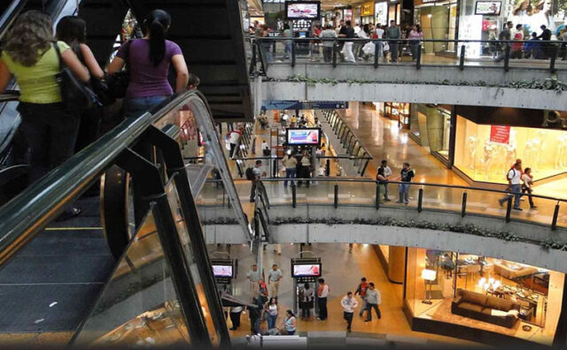 Centros comerciales registraron aumento en visitas durante el Black Friday