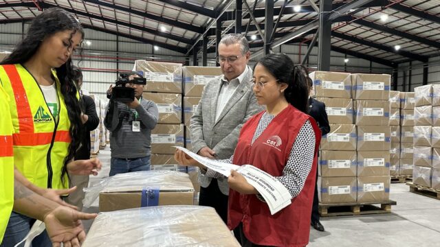 CNE de Ecuador aseguró que material electoral fue distribuido en 13 de las 24 provincias del país