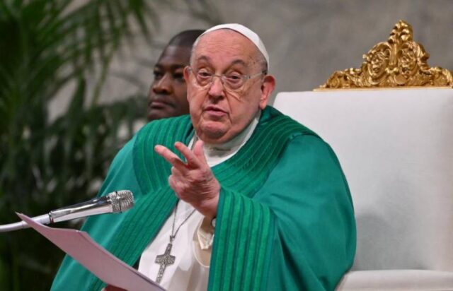 La condición del Papa sigue siendo "crítica", pero sin crisis respiratorias
