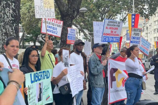 Familiares de presos políticos en Venezuela piden amnistía ante la Fiscalía