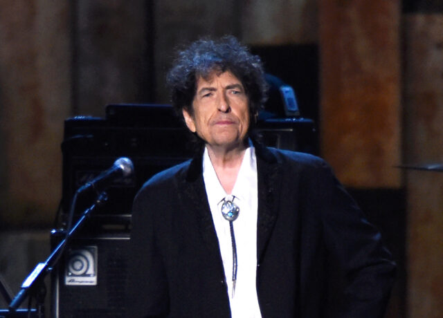Subastaron borrador de “Mr. Tambourine Man” de Bob Dylan en 508.000 dólares