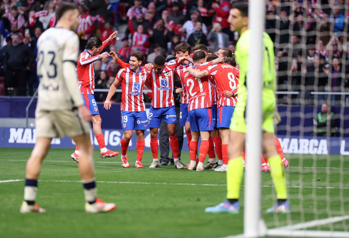 El Atlético arrebata el liderato al Real Madrid tras ganar a Osasuna