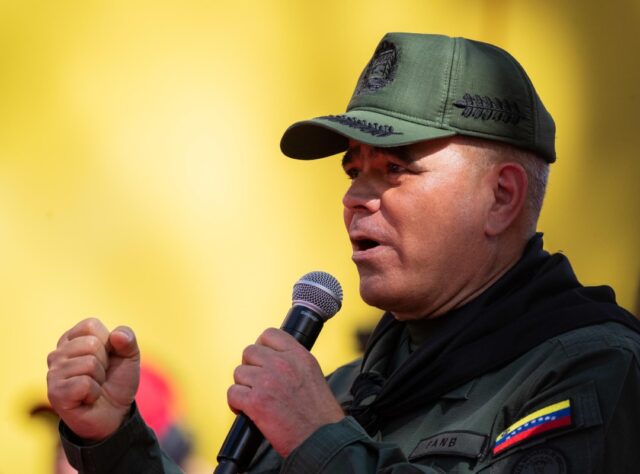 Padrino López denuncia que 28 buques extranjeros operan en el Esequibo: "Guyana no puede disponer unilateralmente de este espacio"