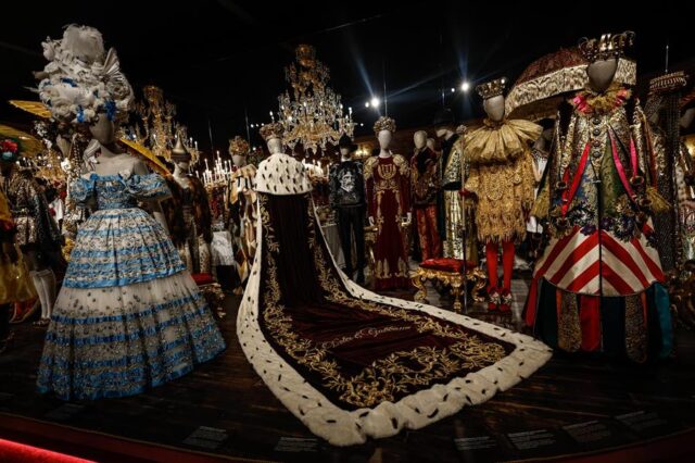 Un viaje por la historia de Italia a través de 200 prendas de Dolce&Gabbana