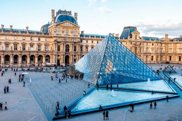 El Louvre mantuvo una afluencia estable en un año olímpico