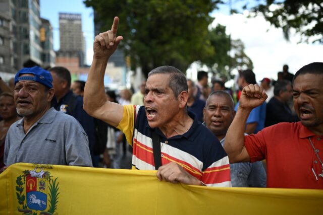 Trabajadores públicos esperan que reforma constitucional convierta los bonos en salario