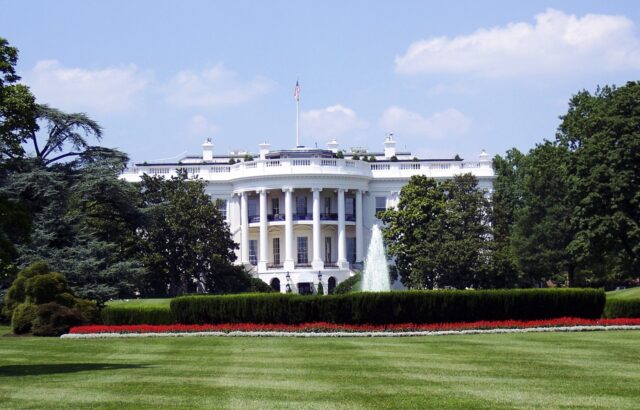Niegan el acceso a la agencia AP a la Casa Blanca y al Air Force One por no decir Golfo de América