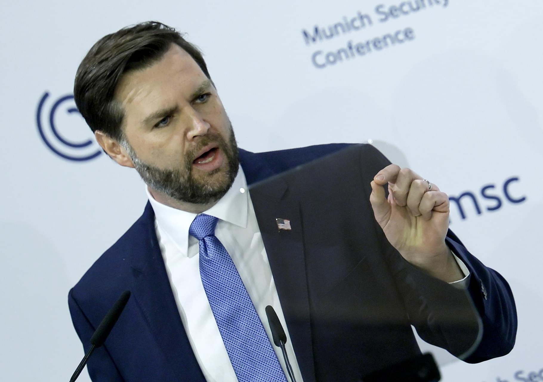 J.D. Vance bromea y dice que la primera propuesta de paz de Irán se redactó 