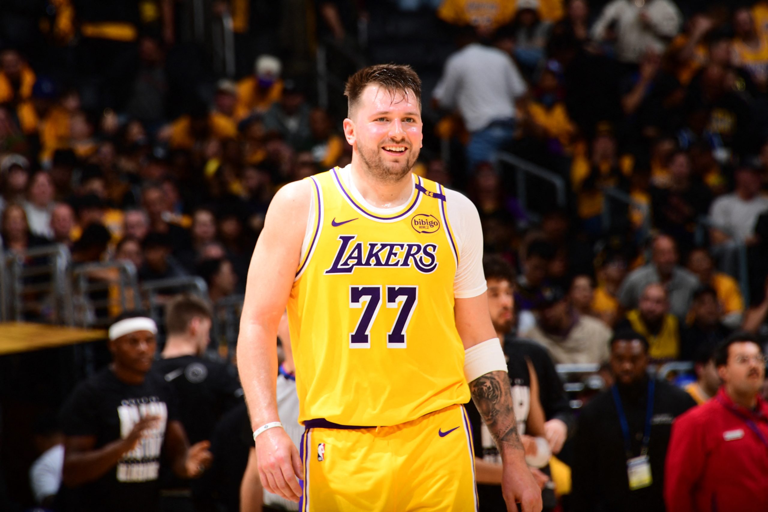 Luka Doncic tuvo un debut soñado con los Lakers en Los Ángeles