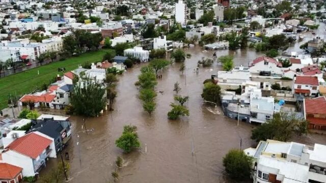 Aumentan a 13 los muertos por temporal en la ciudad argentina de Bahía Blanca: "Esto es algo inédito"