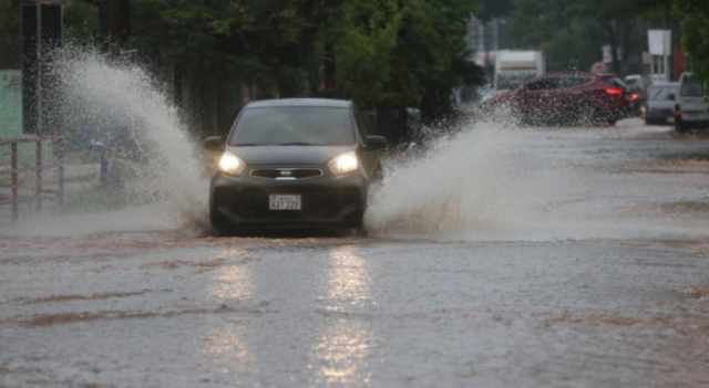 Lluvias torrenciales en Oklahoma dejan inundaciones: arrasan con autos y casas