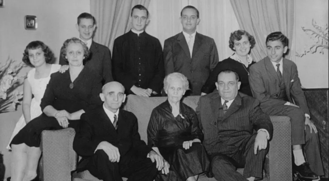 "Ahora que descansa en paz, volvió a ser nuestro Jorge": el poco conocido vínculo del papa Francisco con su familia