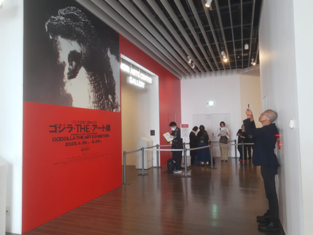 Una exposición en Tokio reinterpreta la figura de Godzilla por sus 70 años