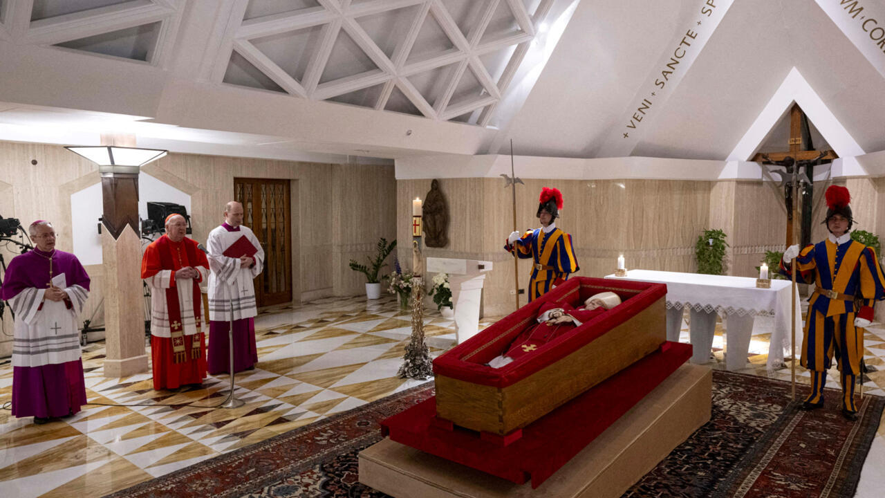 w1280-p16x9-2025-04-22T074643Z_352594828_RC2I2EAO66DQ_RTRMADP_3_POPE-FRANCIS
