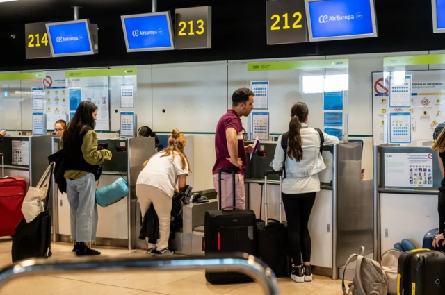 El aeropuerto de Madrid deja de ser refugio nocturno