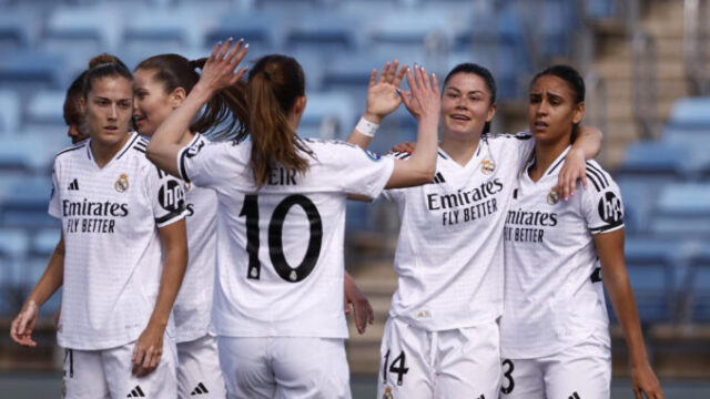 El Real Madrid femenino golea en una primera parte mágica y el Levante da un paso adelante