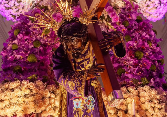 Feligreses veneran la imagen del Nazareno de San Pablo este Miércoles Santo