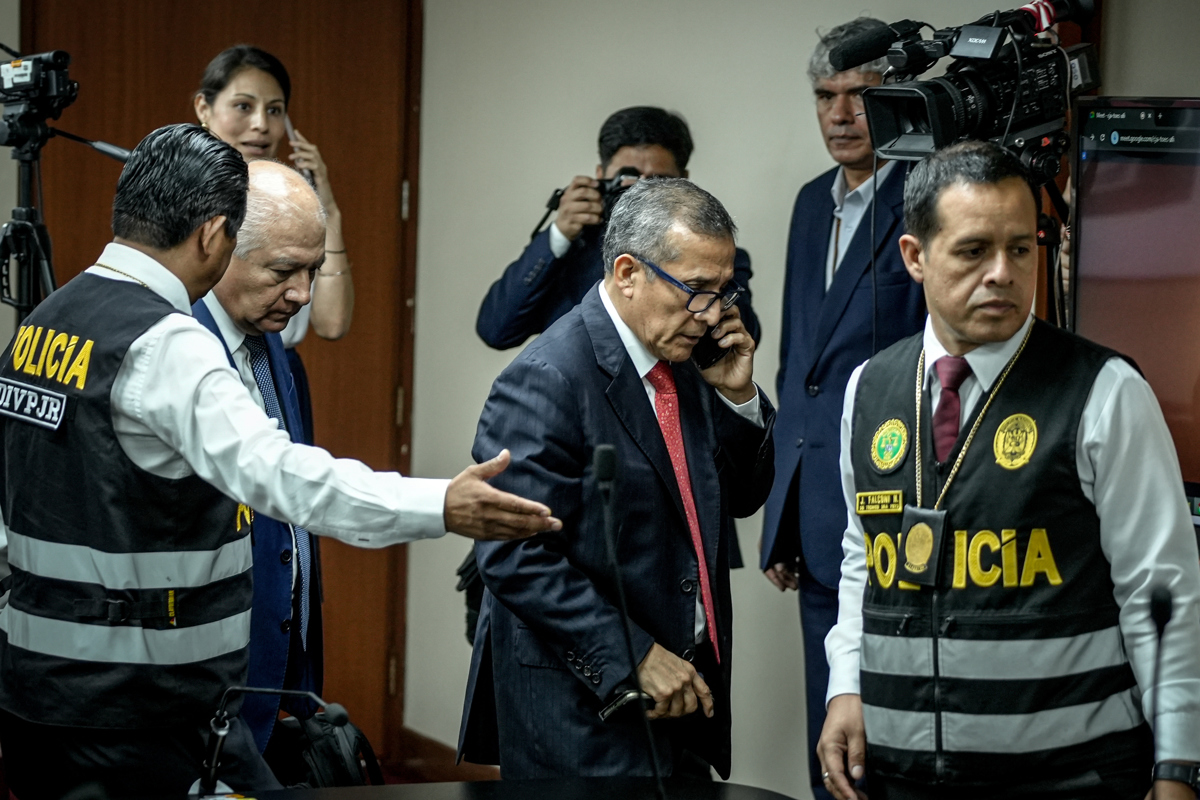 El expresidente Humala es arrestado para ser conducido a prisión tras oír su sentencia