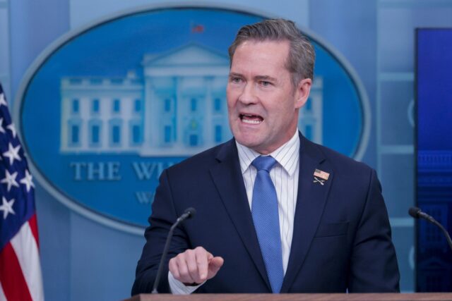 Trump sustituye a Mike Waltz tras el "Signalgate"