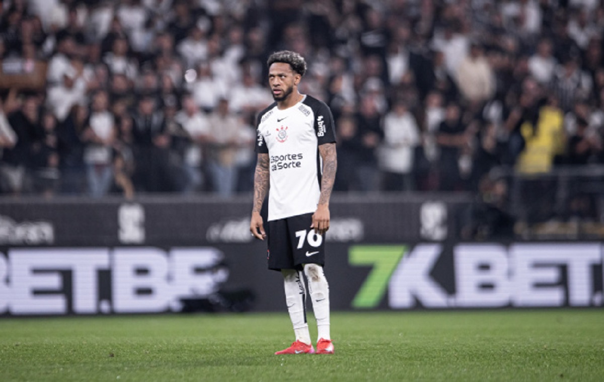 A los 38 minutos, el Corinthians sustituyó a José El Brujo Martínez Foto Archivo