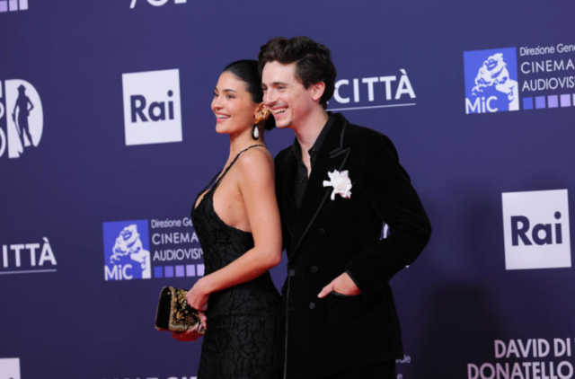 Timothée Chalamet y Kylie Jenner hacen oficial su noviazgo en la alfombra roja