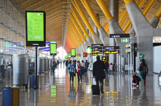 No hay solicitantes de asilo en el aeropuerto de Madrid, dice el gobierno español