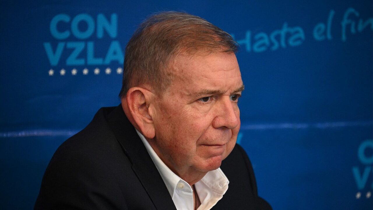 Edmundo González fue hospitalizado de emergencia