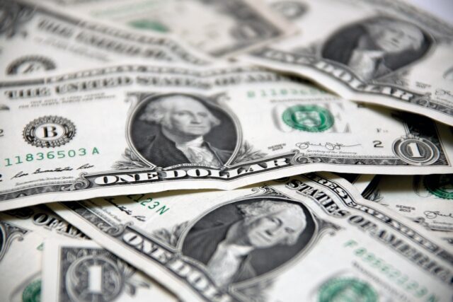 Salario mínimo y pensiones a 1 dólar mensual