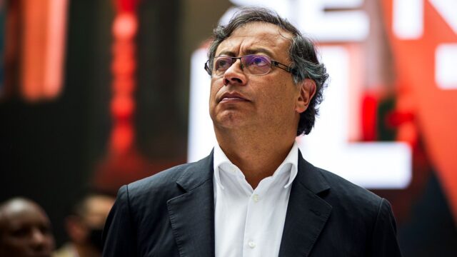 Posible amenaza obligó a desviar ruta del avión presidencial de Petro en su regreso de España a Bogotá