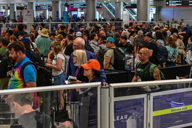 Así fueron las primeras horas tras la entrada en vigor de la restricción de visas en EE UU: “La visita al 'cuartico' se está incrementando”