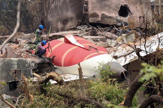 Reportan lenta identificación de las víctimas de Air India tras la entrega de casi 50 cuerpos