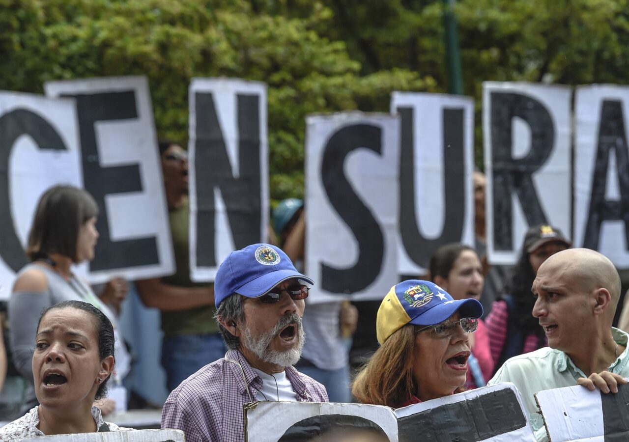 El SNTP denuncia censura en medios radiales para acallar atentado contra activistas y el Nobel de la Paz a Machado