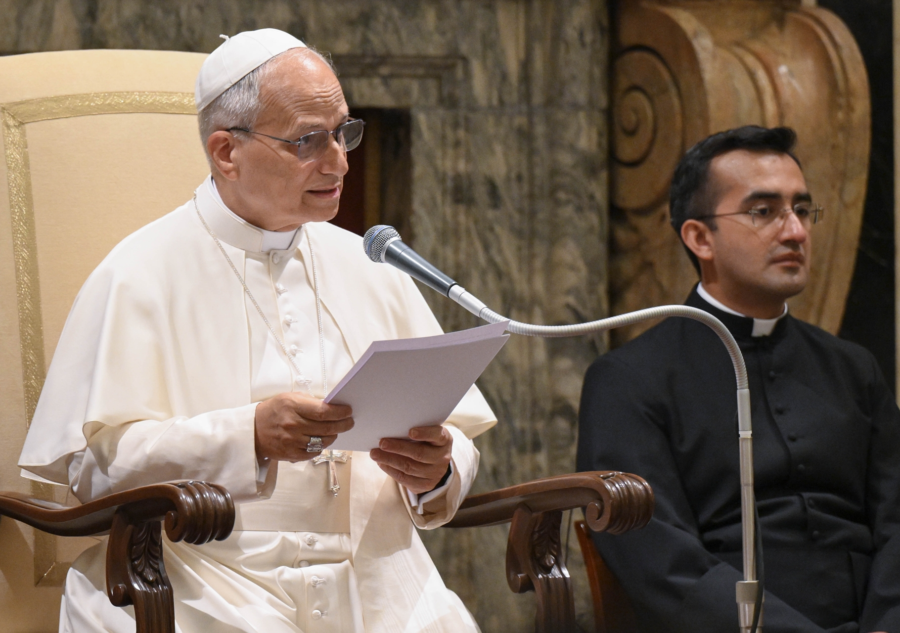 El papa critica una sociedad enferma por la "bulimia" de conexiones en las redes sociales