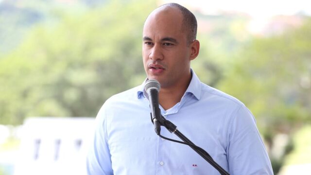 Héctor Rodríguez exige a colegios cumplir con el calendario escolar hasta el 18 de julio