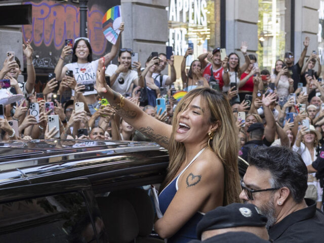 Karol G en Madrid: fans colapsan las calles para ver a la cantante