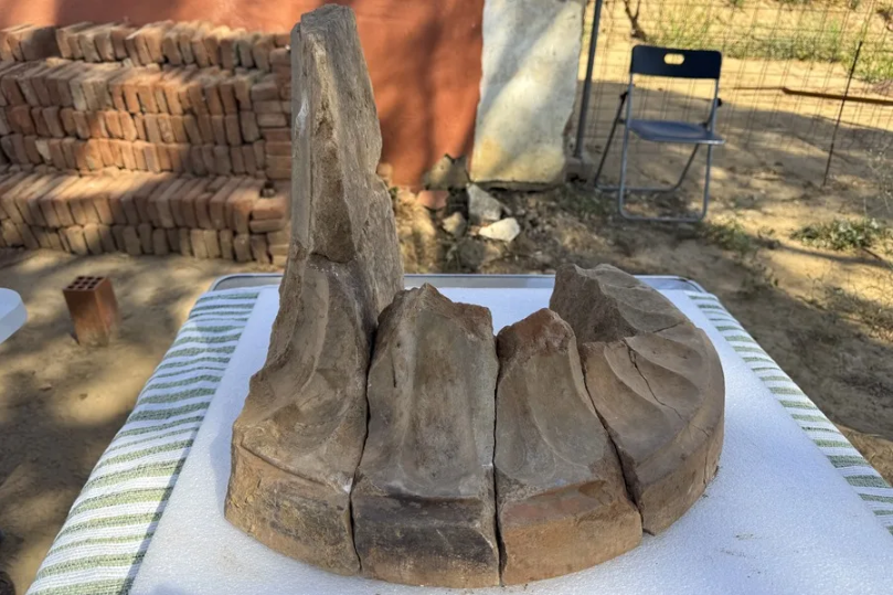 El altar de mármol en España tiene unos 60 centímetros de diámetro en su base