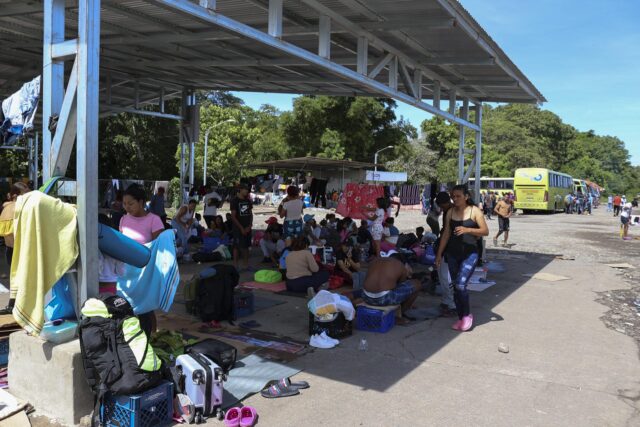 Gobierno de Costa Rica extiende categoría migratoria humanitaria a migrantes deportados por EE UU
