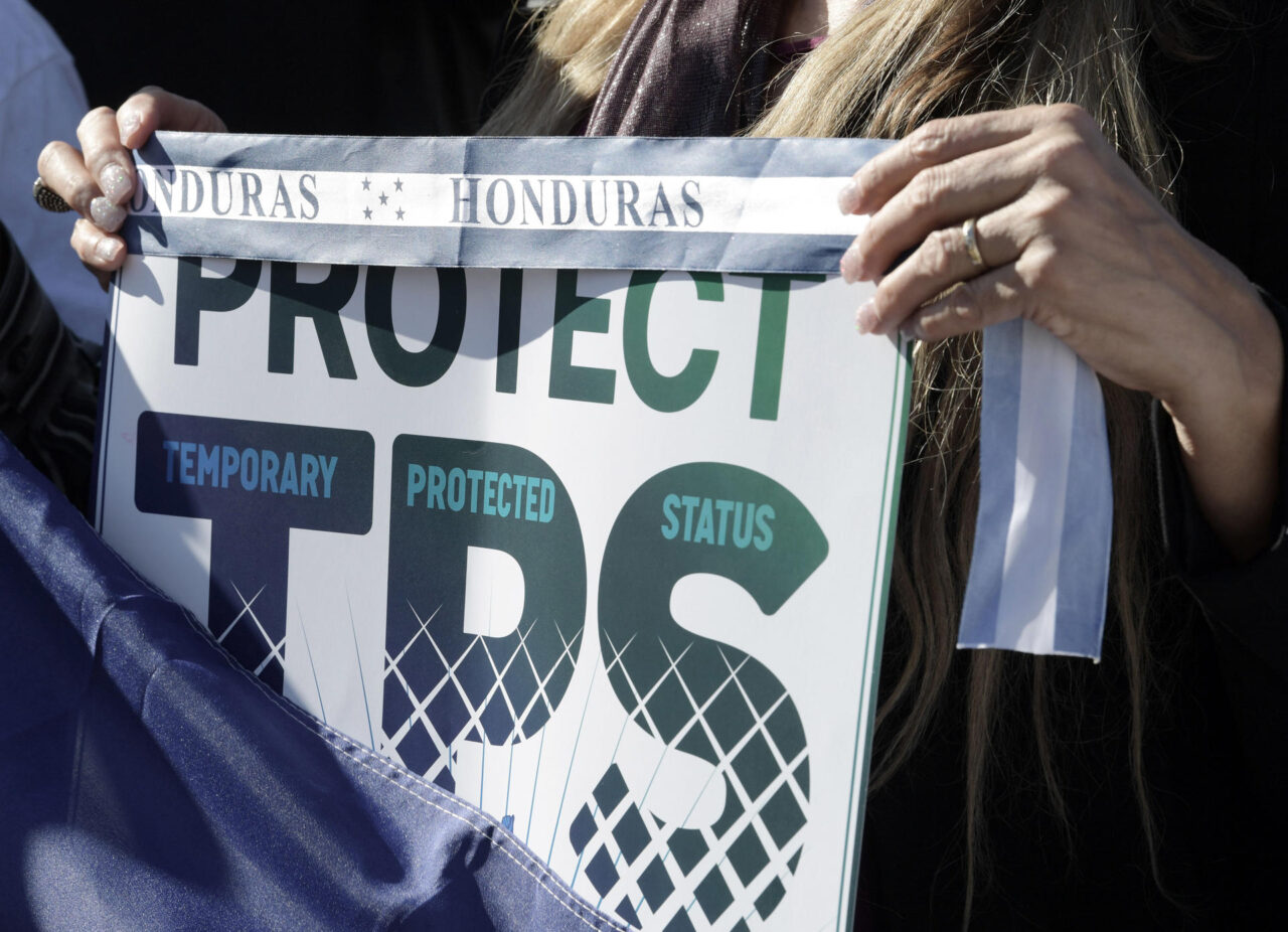 La cruzada de Trump contra el TPS genera temor y confusión sobre que país será el próximo