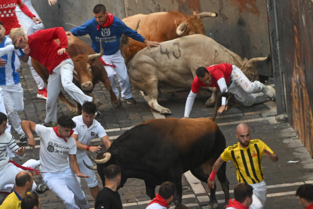 Un herido por asta y varios lesionados en tercer encierro de toros de San Fermín