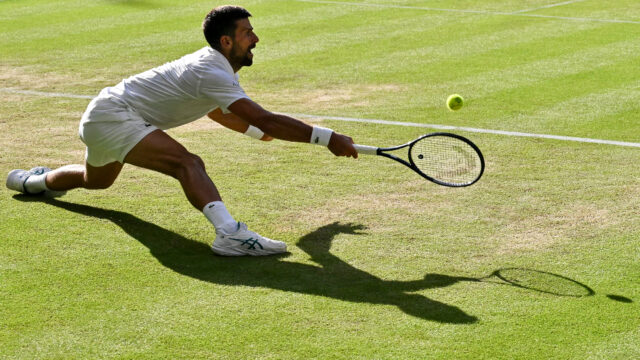 Djokovic sigue el rumbo en Wimbledon para aumentar su récord de títulos de Grand Slam