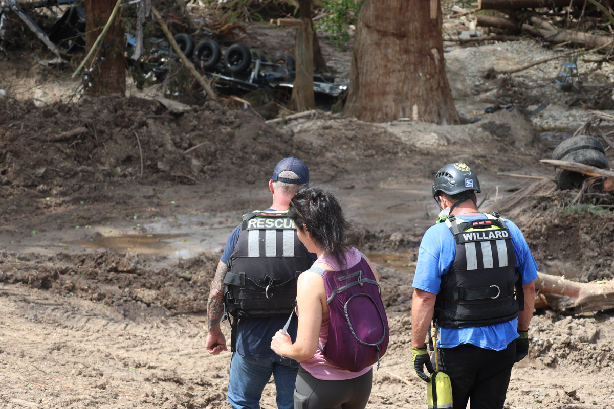 Texas iza las banderas a media asta en honor a los más de 100 muertos tras inundaciones