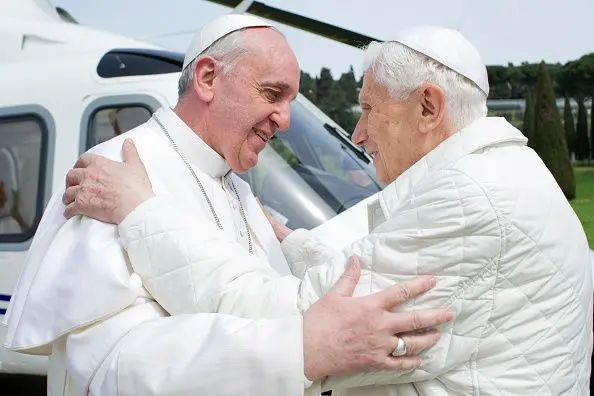 Castel Gandolfo fue escenario de varios hechos históricos, entre ellos la primera reunión entre un Papa en ejercicio y su antecesor. Getty Images