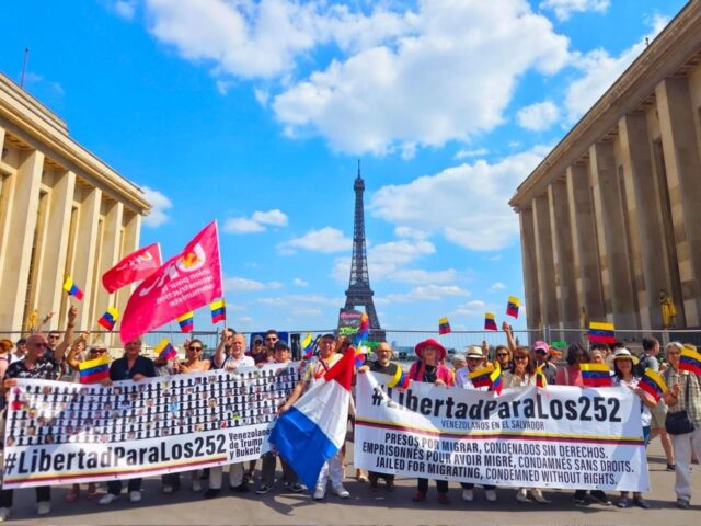 Protestaron en París para exigir libertad para migrantes venezolanos que están detenidos en El Salvador