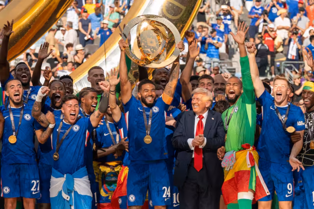 Trump entregó al Chelsea el trofeo del Mundial de Clubes