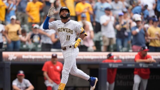 Jackson Chourio bateó cuadrangular de tres carreras en la victoria de los Cerveceros